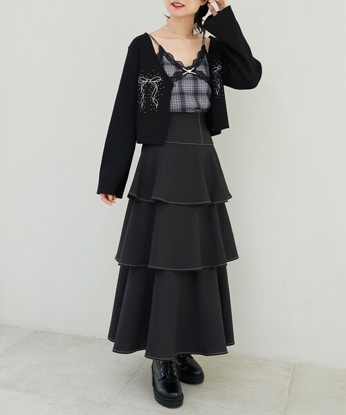 MAJESTIC LEGON(マジェスティックレゴン)の「バックレースアップティアードスカート(スカート・レディース・オフホワイト/ブラック系その他/ブラック/ブルー/アイボリー/ホワイト系その他2・MEDIUM)」の4枚目の写真