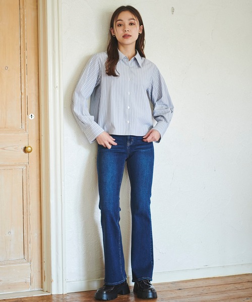 31 Sons de mode（トランテアン　ソン　ドゥ　モード）の「フレアデニムパンツ（デニムパンツ・レディース・インディゴブルー/ブルー・36/38）」の17枚目の写真