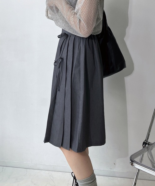 AS KNOW AS plus(アズノゥアズプラス)の「◇サイドプリーツリボンミディスカート(スカート・レディース・グレー/ブラック/レッド系・FREE)」の11枚目の写真