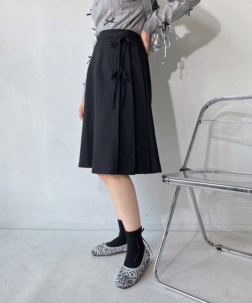 AS KNOW AS plus(アズノゥアズプラス)の「◇サイドプリーツリボンミディスカート(スカート・レディース・グレー/ブラック/レッド系・FREE)」の21枚目の写真