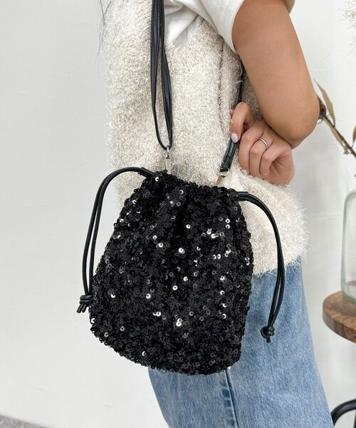 fredy emue(フレディエミュ)の「スパングル巾着バッグ(ハンドバッグ・レディース・ゴールド/マルチ/ブラック・FREE)」の2枚目の写真