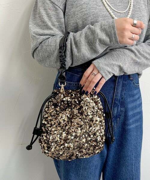 fredy emue(フレディエミュ)の「スパングル巾着バッグ(ハンドバッグ・レディース・ゴールド/マルチ/ブラック・FREE)」の6枚目の写真
