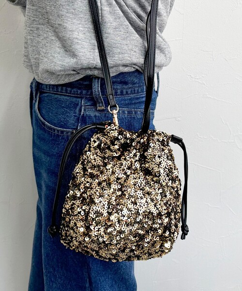 fredy emue(フレディエミュ)の「スパングル巾着バッグ(ハンドバッグ・レディース・ゴールド/マルチ/ブラック・FREE)」の5枚目の写真