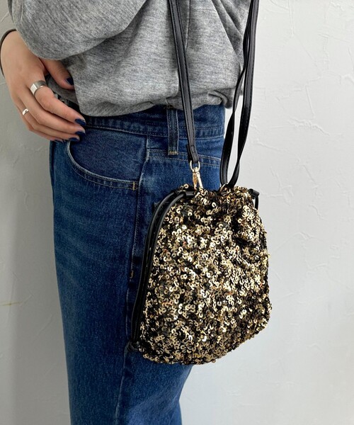 fredy emue(フレディエミュ)の「スパングル巾着バッグ(ハンドバッグ・レディース・ゴールド/マルチ/ブラック・FREE)」の4枚目の写真