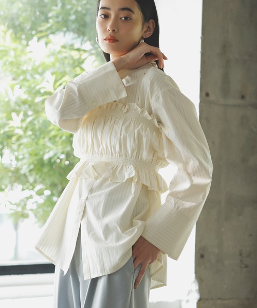 with a white 七分丈ビスチェ Offstage Lounge Shorts Peach Fizz | White Fox Boutique US