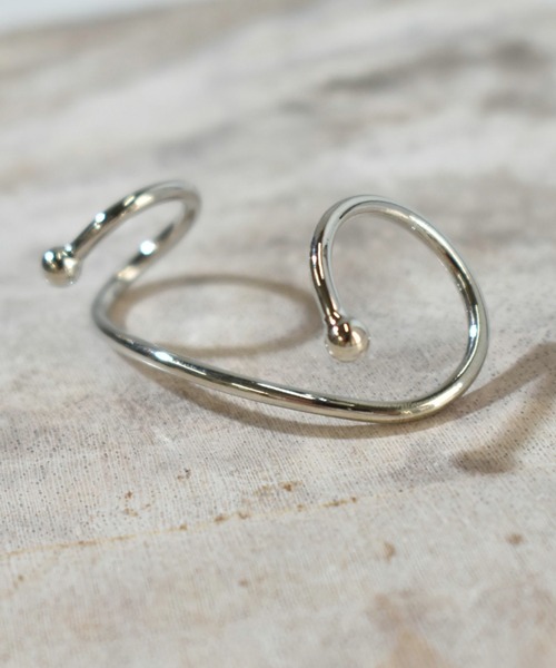 kiehtova(キエトヴァ)の「【kiehtova】SWING EARCUFF/スウィング イヤーカフ(イヤーカフ・レディース・シルバー/ゴールド・FREE)」の9枚目の写真