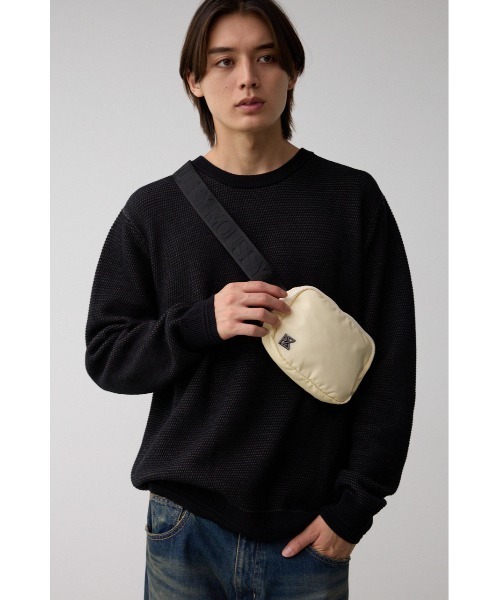 AZUL by moussy(アズールバイマウジー)の「AZプレートミニボディバッグ(ショルダーバッグ・メンズ・ブラック/アイボリー/グレー・FREE)」の7枚目の写真