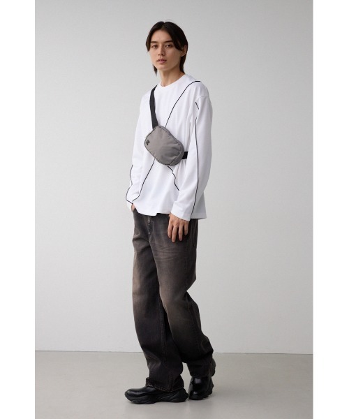 AZUL by moussy(アズールバイマウジー)の「AZプレートミニボディバッグ(ショルダーバッグ・メンズ・ブラック/アイボリー/グレー・FREE)」の14枚目の写真