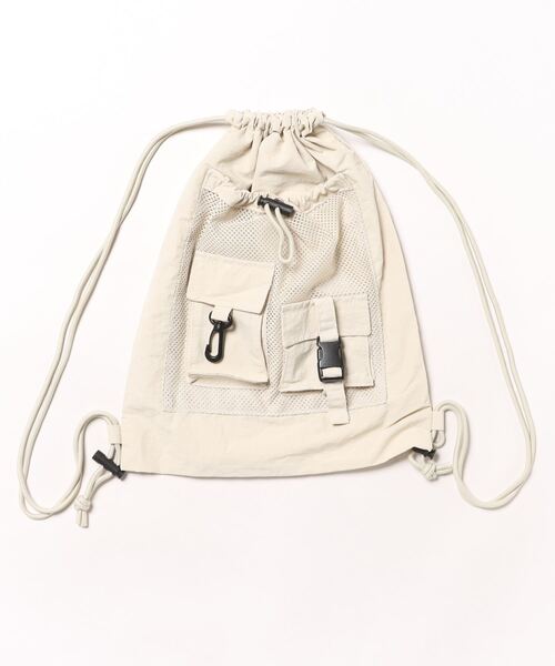SPINNS(スピンズ)の「ナイロンナップサック/軽量×大容量/フェス・アウトドアにも◎(バックパック/リュック・メンズ・オフホワイト/ブラック・ONESIZE)」の2枚目の写真