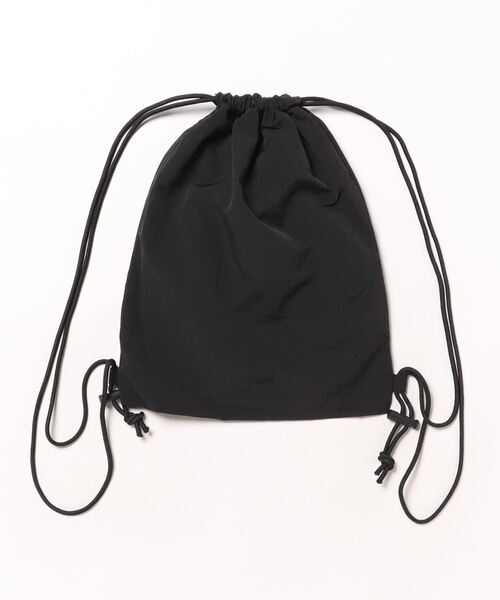 SPINNS(スピンズ)の「ナイロンナップサック/軽量×大容量/フェス・アウトドアにも◎(バックパック/リュック・メンズ・オフホワイト/ブラック・ONESIZE)」の3枚目の写真