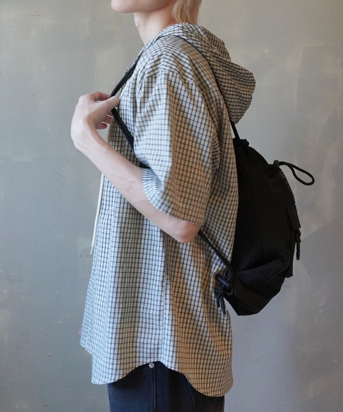 SPINNS(スピンズ)の「ナイロンナップサック/軽量×大容量/フェス・アウトドアにも◎(バックパック/リュック・メンズ・オフホワイト/ブラック・ONESIZE)」の16枚目の写真