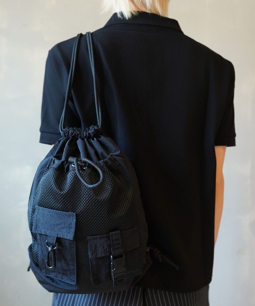 SPINNS(スピンズ)の「ナイロンナップサック/軽量×大容量/フェス・アウトドアにも◎(バックパック/リュック・メンズ・オフホワイト/ブラック・ONESIZE)」の22枚目の写真