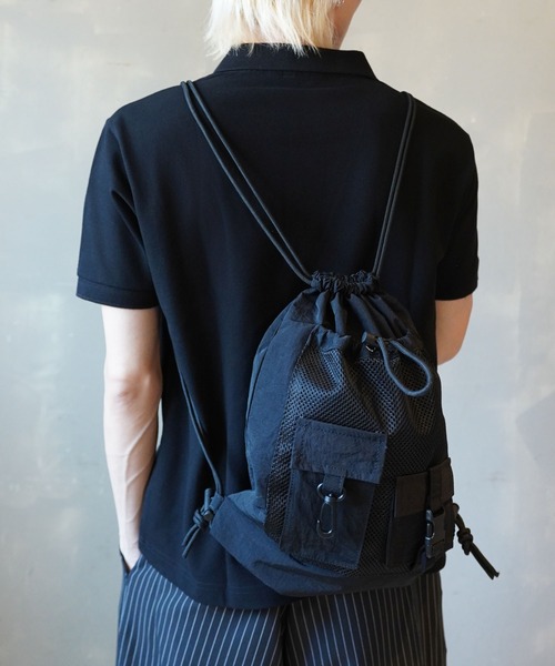 SPINNS(スピンズ)の「ナイロンナップサック/軽量×大容量/フェス・アウトドアにも◎(バックパック/リュック・メンズ・オフホワイト/ブラック・ONESIZE)」の18枚目の写真