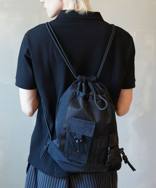 SPINNS(スピンズ)の「ナイロンナップサック/軽量×大容量/フェス・アウトドアにも◎(バックパック/リュック・メンズ・オフホワイト/ブラック・ONESIZE)」の19枚目の写真