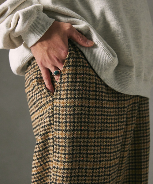 JOURNAL STANDARD relume(ジャーナルスタンダード レリューム)の「カラーネップ ツイード ワイドスラックス(スラックス・メンズ・ベージュ/グレー・MEDIUM/LARGE)」の2枚目の写真