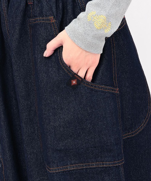 チチカカ（チチカカ）の「デニム切替テーパードパンツ（デニムパンツ・レディース・インディゴブルー/ネイビー/ブルー・FREE）」の17枚目の写真