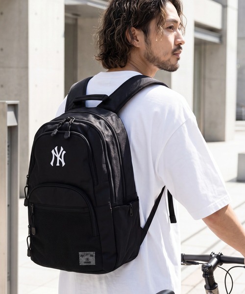 MLB(メジャーリーグベースボール)の「【MLB/メジャーリーグベースボール】Wメインコンパートメントバックパック(バックパック/リュック・メンズ・ブラック系2/ブラック系3/ブラック系1/レオパード・FREE)」の2枚目の写真