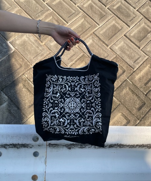 Ball&Chain（ボールアンドチェーン）の「[BALL&CHAIN/ボールアンドチェーン] DAMASUK.HORSE 刺繍デザインナイロントートバッグ（トートバッグ・レディース・チャコールグレー/ブラック・M）」の6枚目の写真