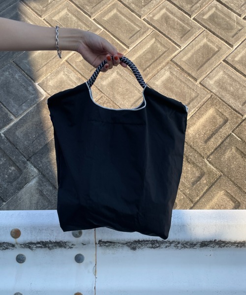 Ball&Chain（ボールアンドチェーン）の「[BALL&CHAIN/ボールアンドチェーン] DAMASUK.HORSE 刺繍デザインナイロントートバッグ（トートバッグ・レディース・チャコールグレー/ブラック・M）」の7枚目の写真