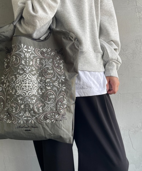 Ball&Chain（ボールアンドチェーン）の「[BALL&CHAIN/ボールアンドチェーン] DAMASUK.HORSE 刺繍デザインナイロントートバッグ（トートバッグ・レディース・チャコールグレー/ブラック・M）」の14枚目の写真