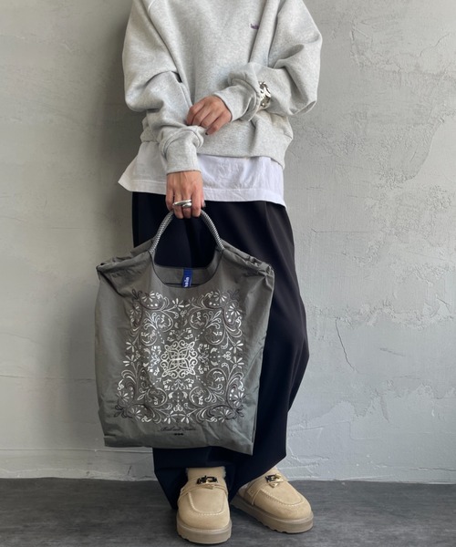 Ball&Chain（ボールアンドチェーン）の「[BALL&CHAIN/ボールアンドチェーン] DAMASUK.HORSE 刺繍デザインナイロントートバッグ（トートバッグ・レディース・チャコールグレー/ブラック・M）」の15枚目の写真