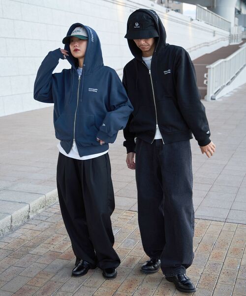 FFEIN（フェイン）の「【FFEIN(フェイン)】ワンポイントロゴフーディジップパーカー / フード ダブルジップ 刺繍 ワンポイント ワイド 裏起毛（パーカー・メンズ・オフホワイト/アッシュグレー/ブラック/ネイビー・SMALL/MEDIUM/LARGE）」の10枚目の写真