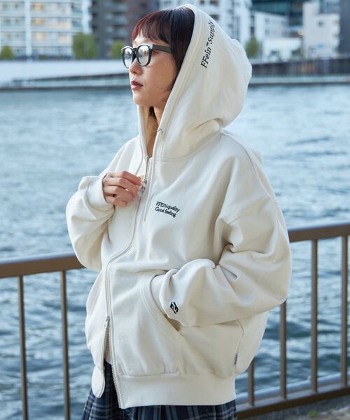 FFEIN（フェイン）の「【FFEIN(フェイン)】ワンポイントロゴフーディジップパーカー / フード ダブルジップ 刺繍 ワンポイント ワイド 裏起毛（パーカー・メンズ・オフホワイト/アッシュグレー/ブラック/ネイビー・SMALL/MEDIUM/LARGE）」の16枚目の写真