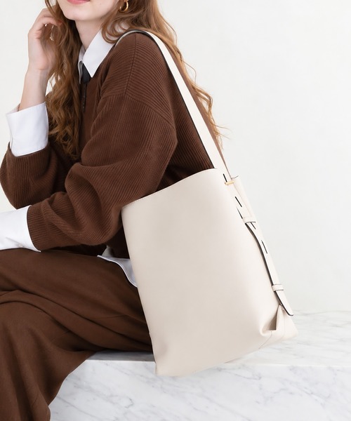 styiro(スタイロ)の「仕切りワンショルダーバッグ(ビジネスバッグ・レディース・ブラック/ベージュ系その他/チョコ/アイボリー・FREE)」の2枚目の写真