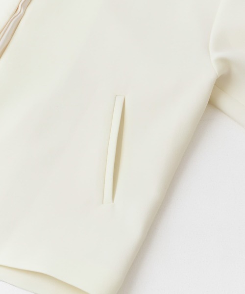 URBAN RESEARCH ROSSO WOMEN（アーバンリサーチ　ロッソ）の「UVカットトリプルクロスショートコート（ノーカラージャケット・レディース・オフホワイト/ネイビー/グリーン系その他・FREE）」の19枚目の写真