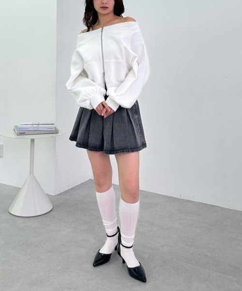 archives（アルシーヴ）の「ダンボールＷｚｉｐオフショルプルオーバー（スウェット・レディース・オフホワイト/グレー/ブラック・MEDIUM）」の8枚目の写真