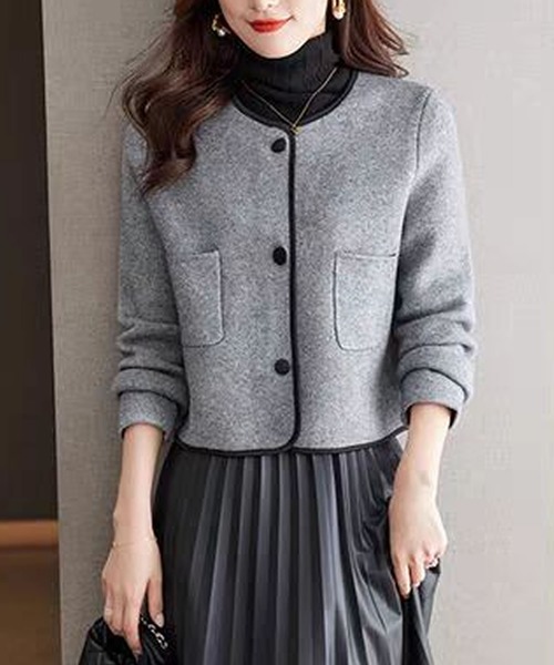 Primazel(プリマゼル)の「パイピンクニットジャケット(ノーカラージャケット・レディース・グレー・MEDIUM)」の2枚目の写真