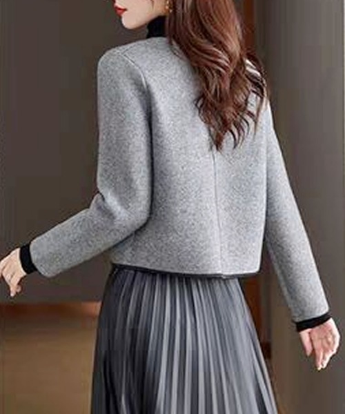 Primazel(プリマゼル)の「パイピンクニットジャケット(ノーカラージャケット・レディース・グレー・MEDIUM)」の4枚目の写真