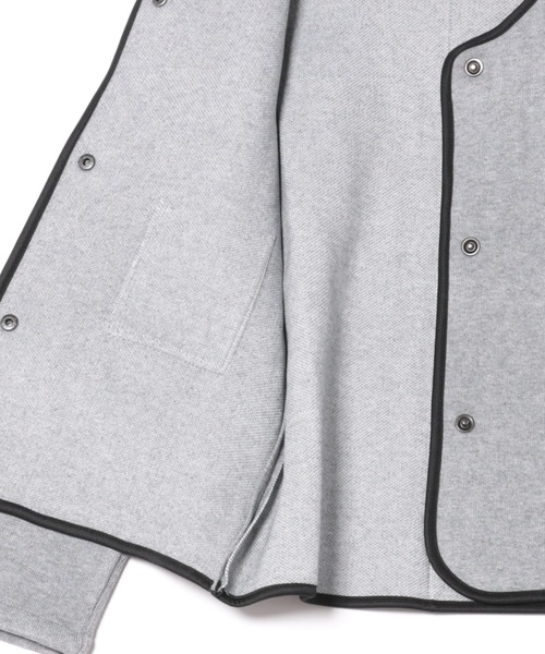Primazel(プリマゼル)の「パイピンクニットジャケット(ノーカラージャケット・レディース・グレー・MEDIUM)」の10枚目の写真