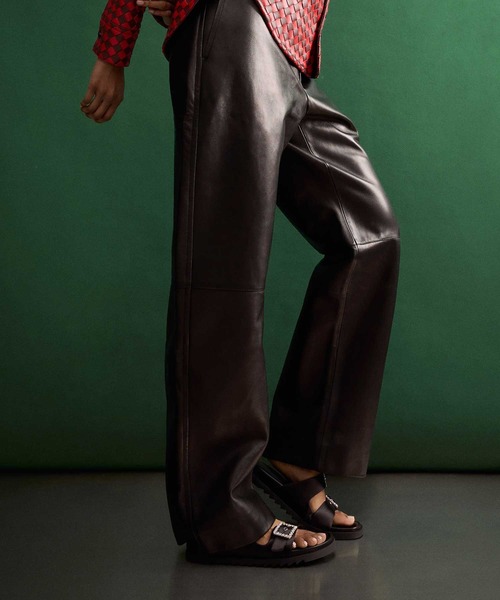 CHARLES & KEITH（チャールズ & キース）の「ジェムバックル ダブルストラップサンダル（サンダル・レディース・ブラック系その他2/オフホワイト/シルバー・22.5cm/23cm/23.5cm/24.5cm/25cm/25.5cm/26.5cm）」の22枚目の写真