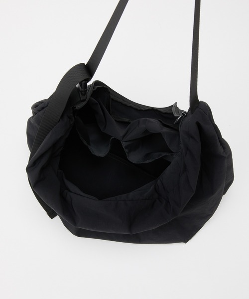 COLONY 2139（コロニートゥーワンスリーナイン）の「超軽量150g ソフトナイロンショルダーバッグ（ショルダーバッグ・メンズ・ブラック・FREE）」の19枚目の写真