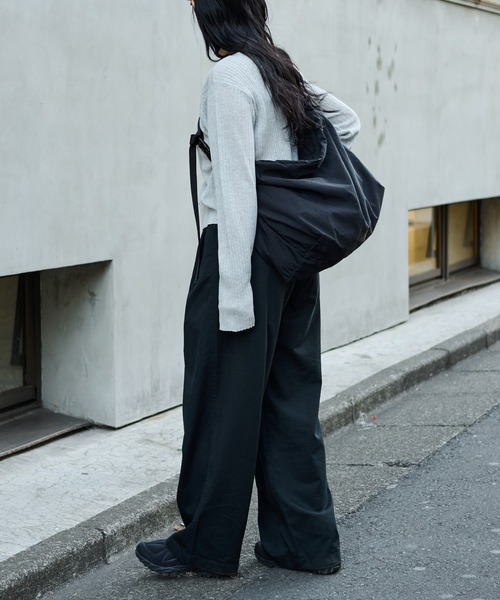 COLONY 2139（コロニートゥーワンスリーナイン）の「超軽量150g ソフトナイロンショルダーバッグ（ショルダーバッグ・メンズ・ブラック・FREE）」の7枚目の写真