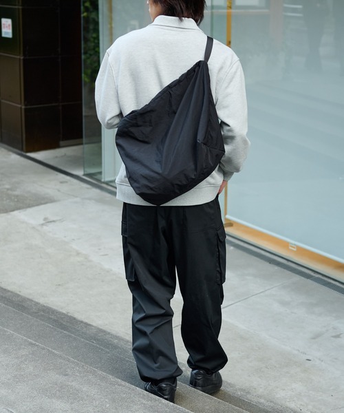 COLONY 2139（コロニートゥーワンスリーナイン）の「超軽量150g ソフトナイロンショルダーバッグ（ショルダーバッグ・メンズ・ブラック・FREE）」の9枚目の写真