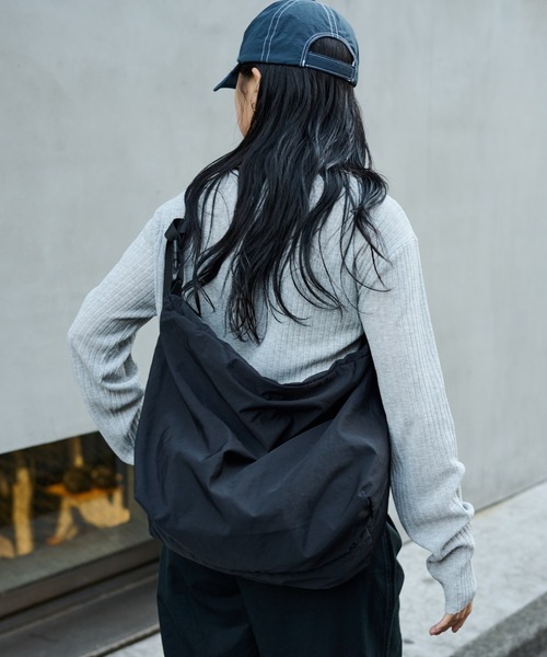 COLONY 2139（コロニートゥーワンスリーナイン）の「超軽量150g ソフトナイロンショルダーバッグ（ショルダーバッグ・メンズ・ブラック・FREE）」の20枚目の写真