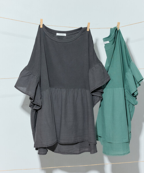 FREAK'S STORE(フリークスストア)の「限定展開 ピグメント加工 ドッキング フリル トップス(Tシャツ/カットソー・レディース・オフホワイト/ブルー/スミクロ/ベージュ/イエロー/グリーン・フリ-)」の3枚目の写真