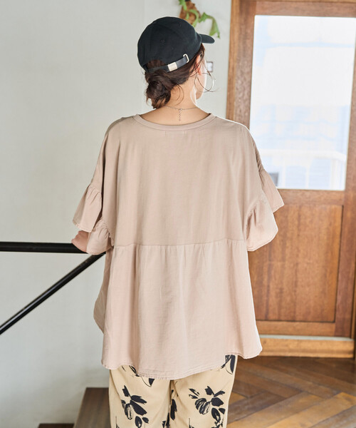 FREAK'S STORE(フリークスストア)の「限定展開 ピグメント加工 ドッキング フリル トップス(Tシャツ/カットソー・レディース・オフホワイト/ブルー/スミクロ/ベージュ/イエロー/グリーン・フリ-)」の21枚目の写真