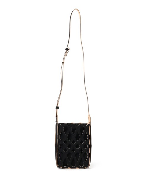 Demi-Luxe BEAMS（デミルクス ビームス）の「MARY AL TERNA / MAZE カットワーク サコッシュ（ショルダーバッグ・レディース・ブラック・ONE SIZE）」の2枚目の写真