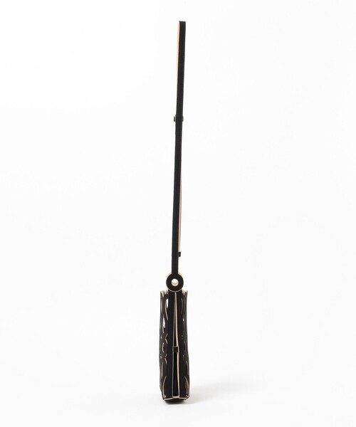 Demi-Luxe BEAMS（デミルクス ビームス）の「MARY AL TERNA / MAZE カットワーク サコッシュ（ショルダーバッグ・レディース・ブラック・ONE SIZE）」の3枚目の写真