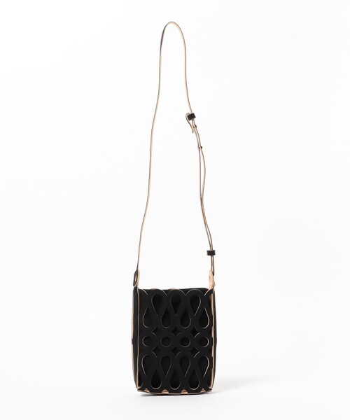 Demi-Luxe BEAMS（デミルクス ビームス）の「MARY AL TERNA / MAZE カットワーク サコッシュ（ショルダーバッグ・レディース・ブラック・ONE SIZE）」の4枚目の写真