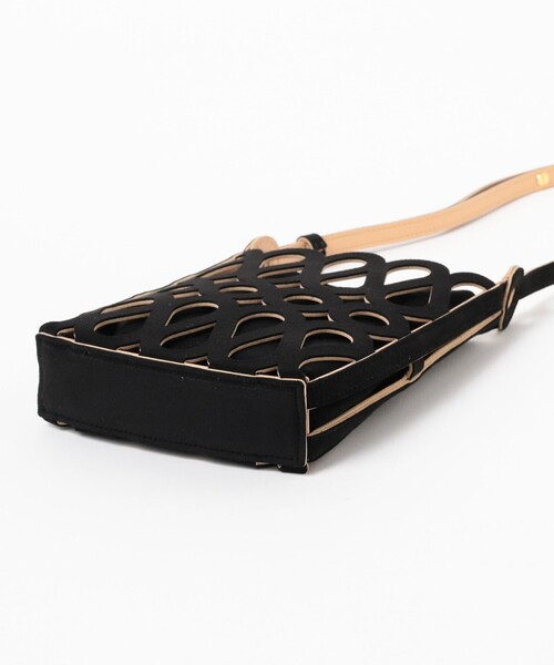 Demi-Luxe BEAMS（デミルクス ビームス）の「MARY AL TERNA / MAZE カットワーク サコッシュ（ショルダーバッグ・レディース・ブラック・ONE SIZE）」の7枚目の写真