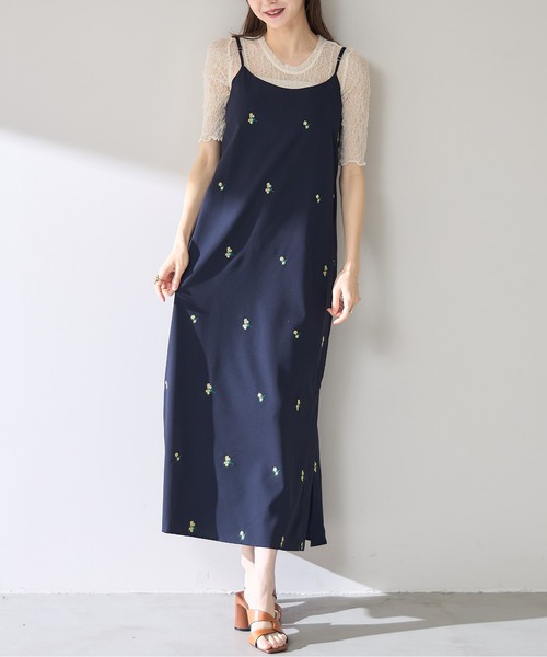 &. NOSTALGIA（アンドドットノスタルジア）の「【ZOZO限定】フラワー刺繍キャミワンピース（ワンピース・レディース・ネイビー/グレー・M）」の10枚目の写真