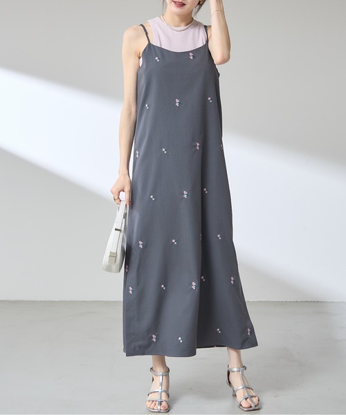 &. NOSTALGIA（アンドドットノスタルジア）の「【ZOZO限定】フラワー刺繍キャミワンピース（ワンピース・レディース・ネイビー/グレー・M）」の14枚目の写真