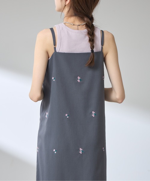 &. NOSTALGIA（アンドドットノスタルジア）の「【ZOZO限定】フラワー刺繍キャミワンピース（ワンピース・レディース・ネイビー/グレー・M）」の16枚目の写真