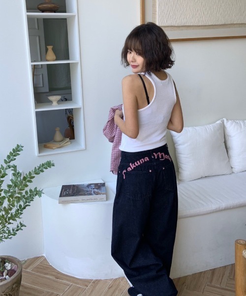 almo（アルモ）の「【LAMPOON】ヒップ刺繍バルーンデニムパンツ（デニムパンツ・レディース・ブラック・SMALL/MEDIUM/LARGE）」の5枚目の写真