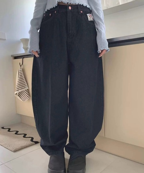 almo（アルモ）の「【LAMPOON】ヒップ刺繍バルーンデニムパンツ（デニムパンツ・レディース・ブラック・SMALL/MEDIUM/LARGE）」の11枚目の写真