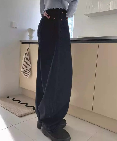 almo（アルモ）の「【LAMPOON】ヒップ刺繍バルーンデニムパンツ（デニムパンツ・レディース・ブラック・SMALL/MEDIUM/LARGE）」の12枚目の写真